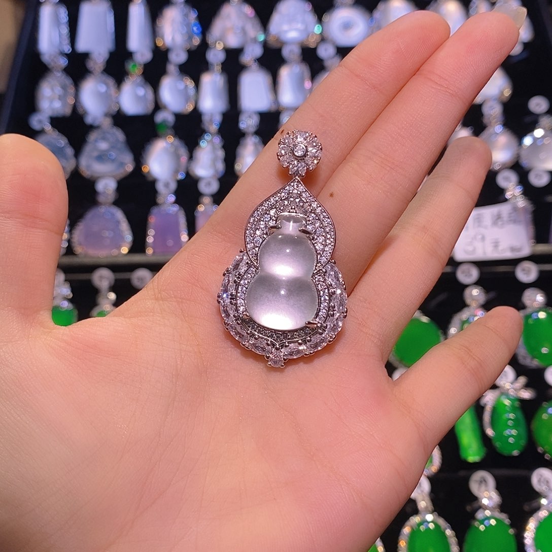 石英质玉合金颈饰
