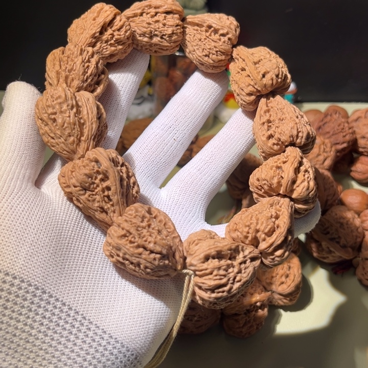 文玩核桃手串…………12