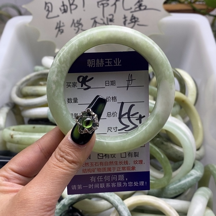 蛇纹石玉手镯未镶嵌