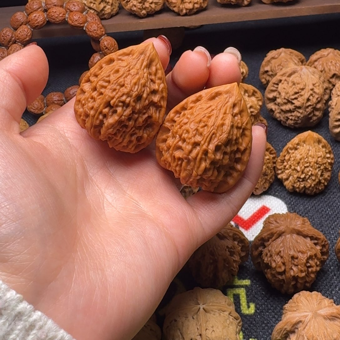 文玩核桃吊坠蛇头一抹红36