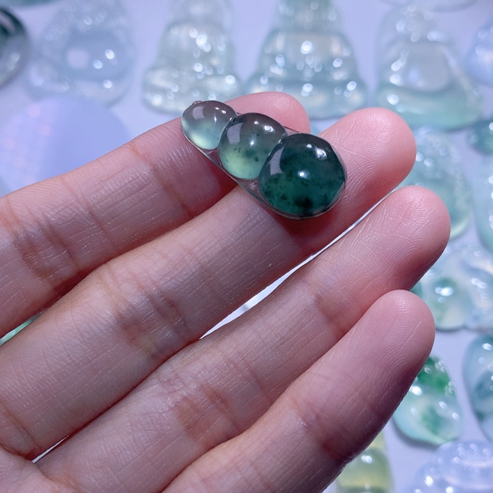 翡翠颈饰未镶嵌豆