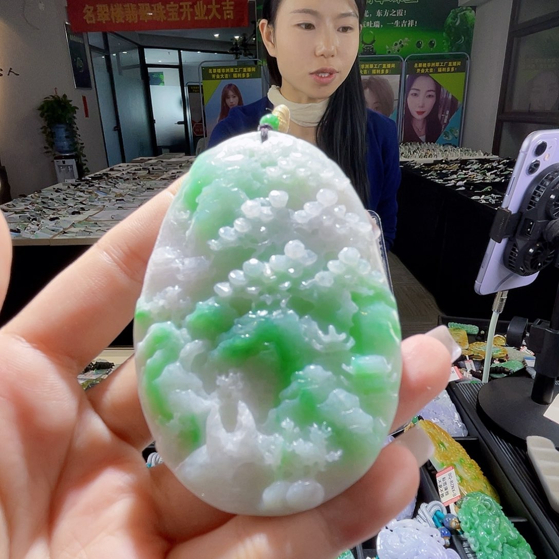 颈饰未镶嵌翡翠一个