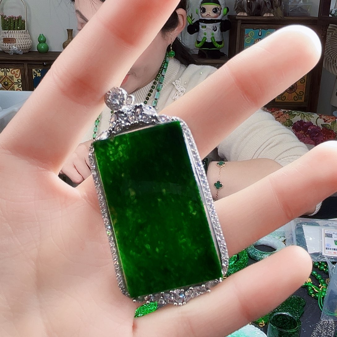 颈饰银S925镶嵌翡翠多样性