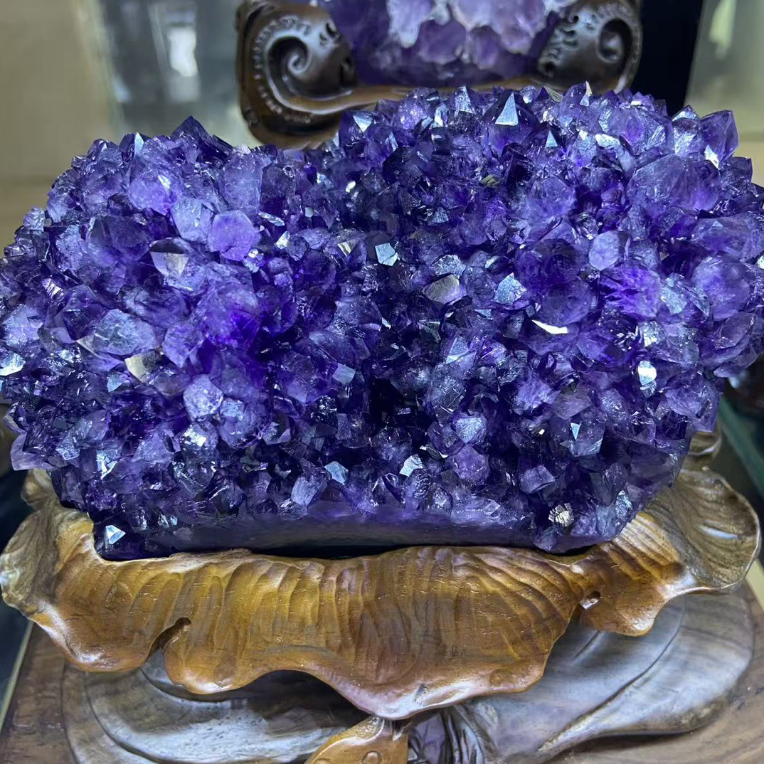 未镶嵌的天然水晶
