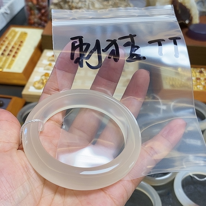 刺***T玛瑙/玉髓未镶嵌珠宝半成品