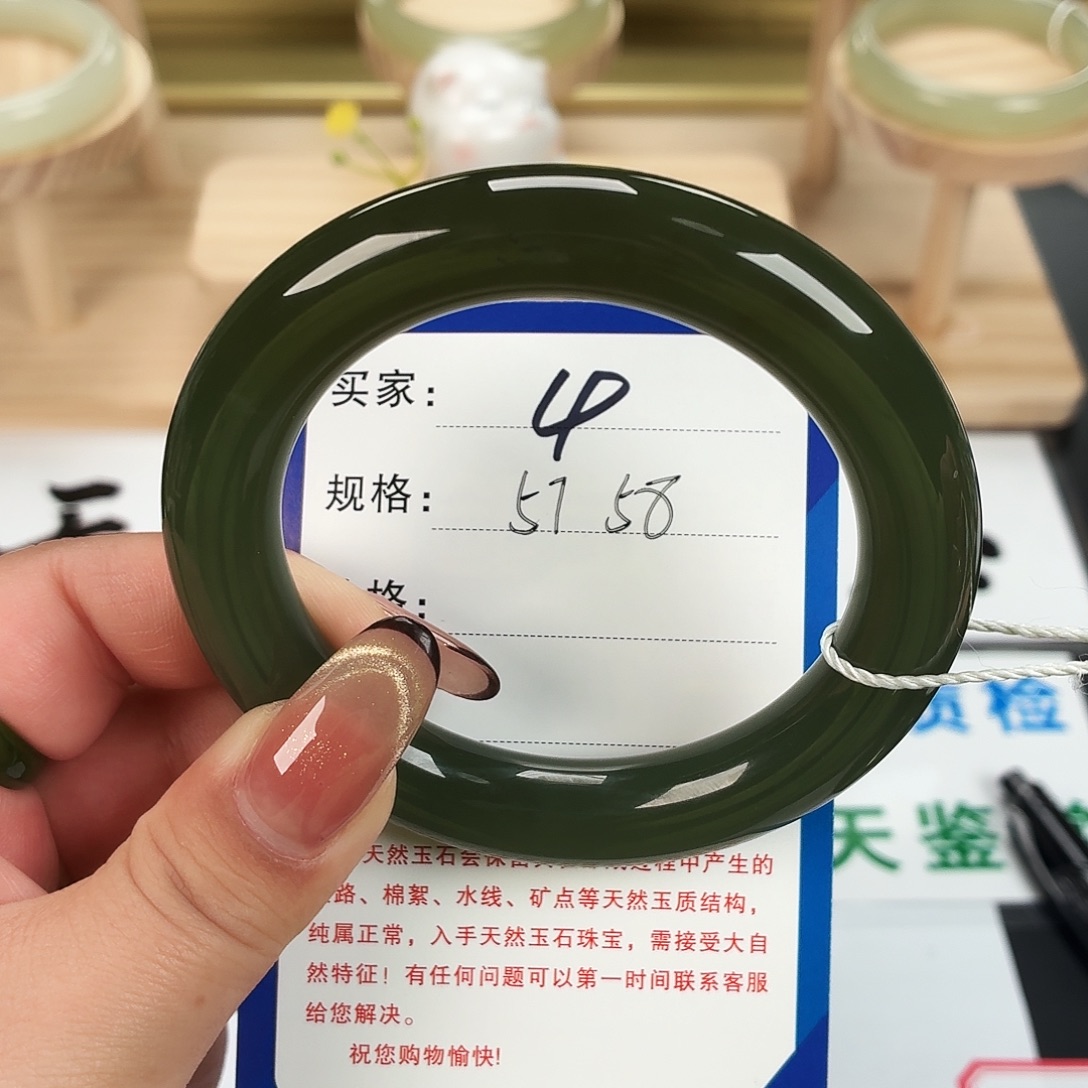 和田玉未镶嵌手镯