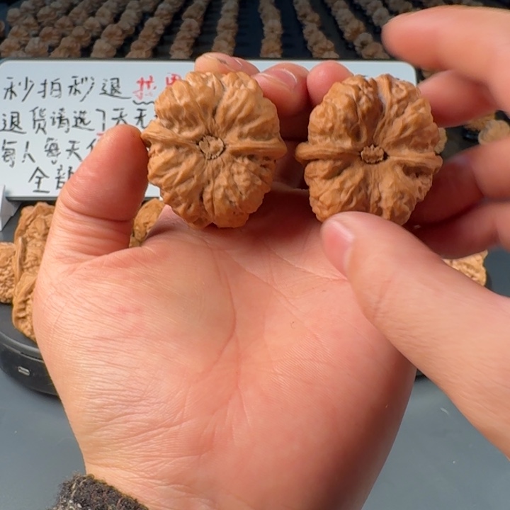 三***椒文玩核桃吊坠蛤蟆的眼睛是真的好看啊我的天啊我的