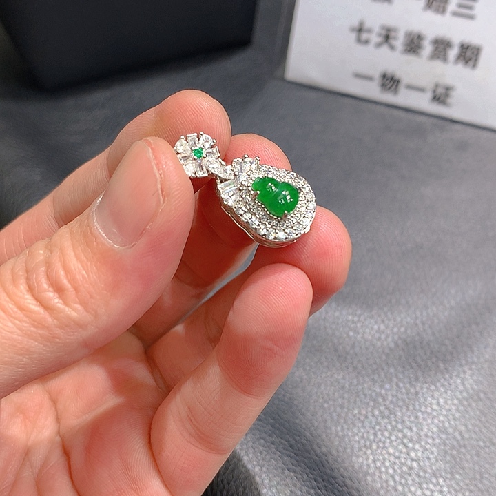 翡翠手链未镶嵌。。。