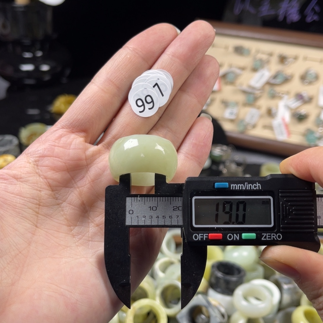 蛇纹石玉未镶嵌戒指