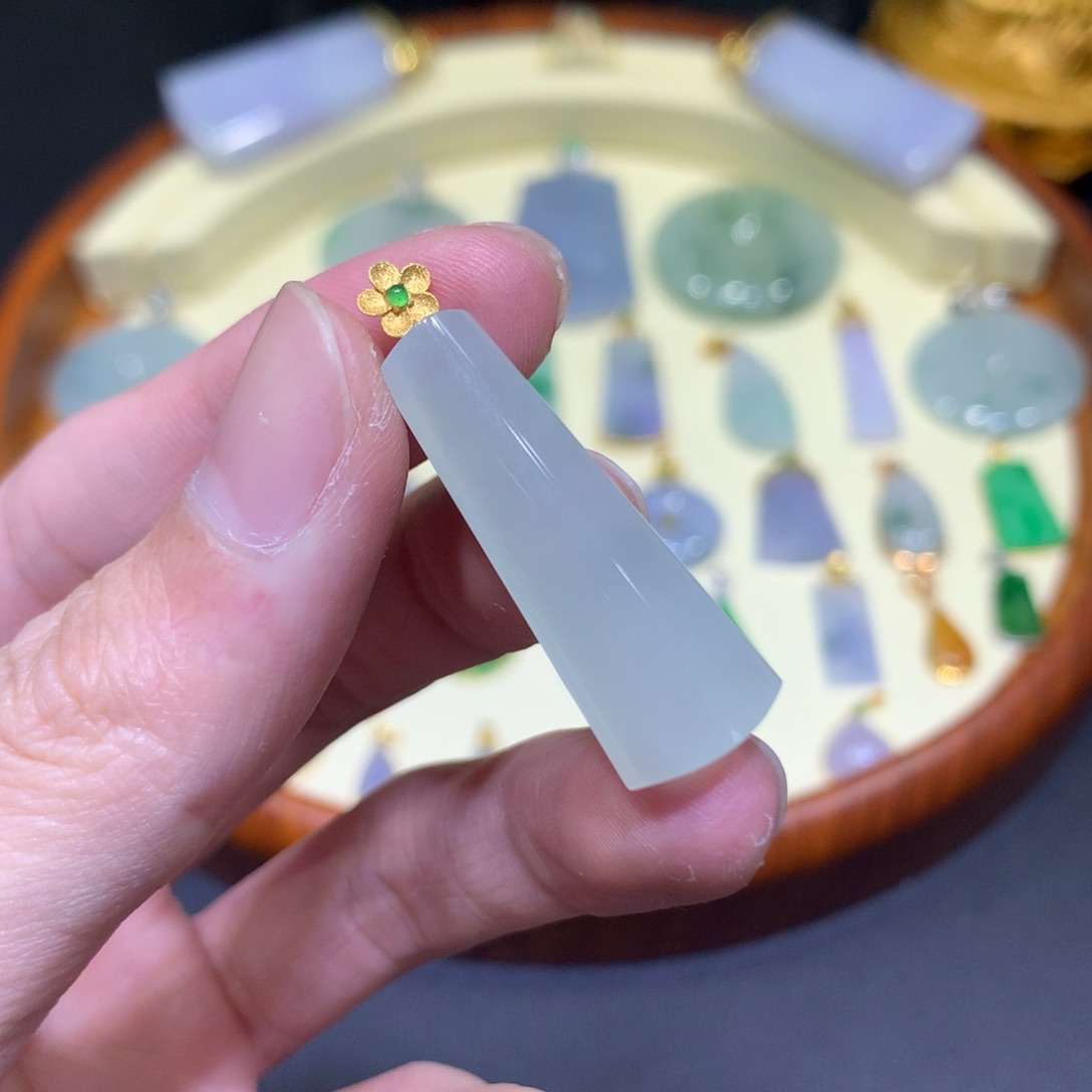 翡翠吊坠(不含链)18K金镶嵌