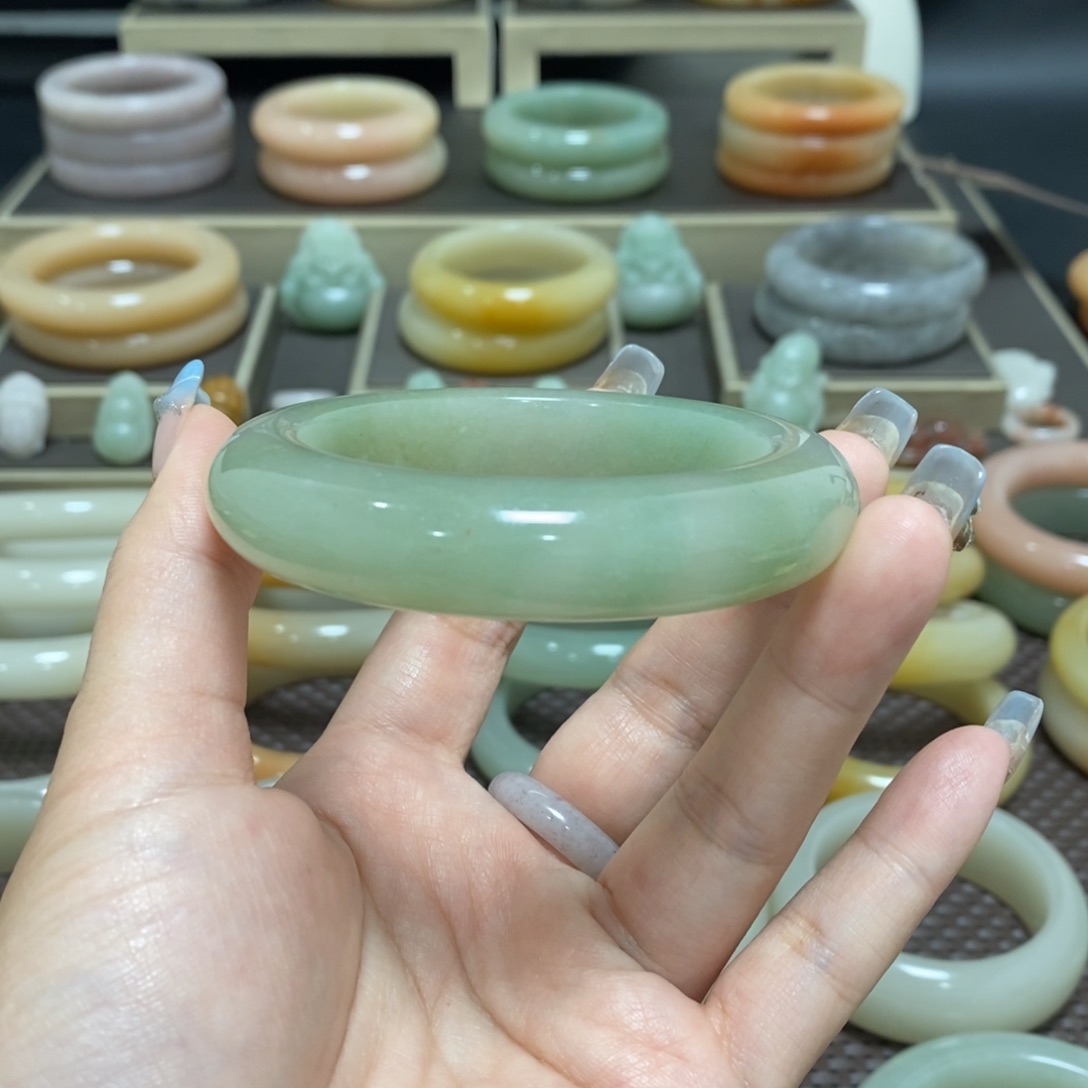 石英质玉手镯未镶嵌