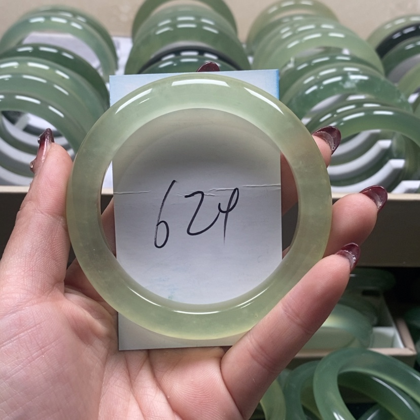 【闪购商品】蛇纹石玉手镯未镶嵌小*溜