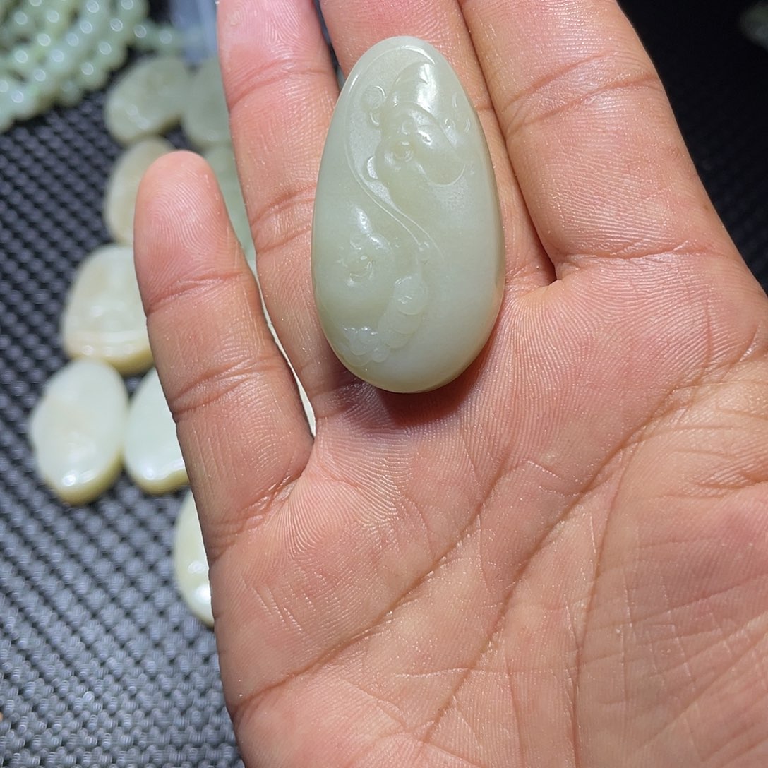 Y***a和田玉未镶嵌颈饰