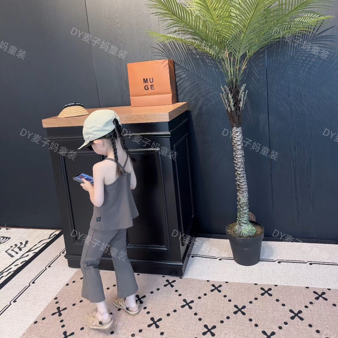 MZ.儿童夏季新款时髦洋气吊带纯色喇叭裤休闲套装1869