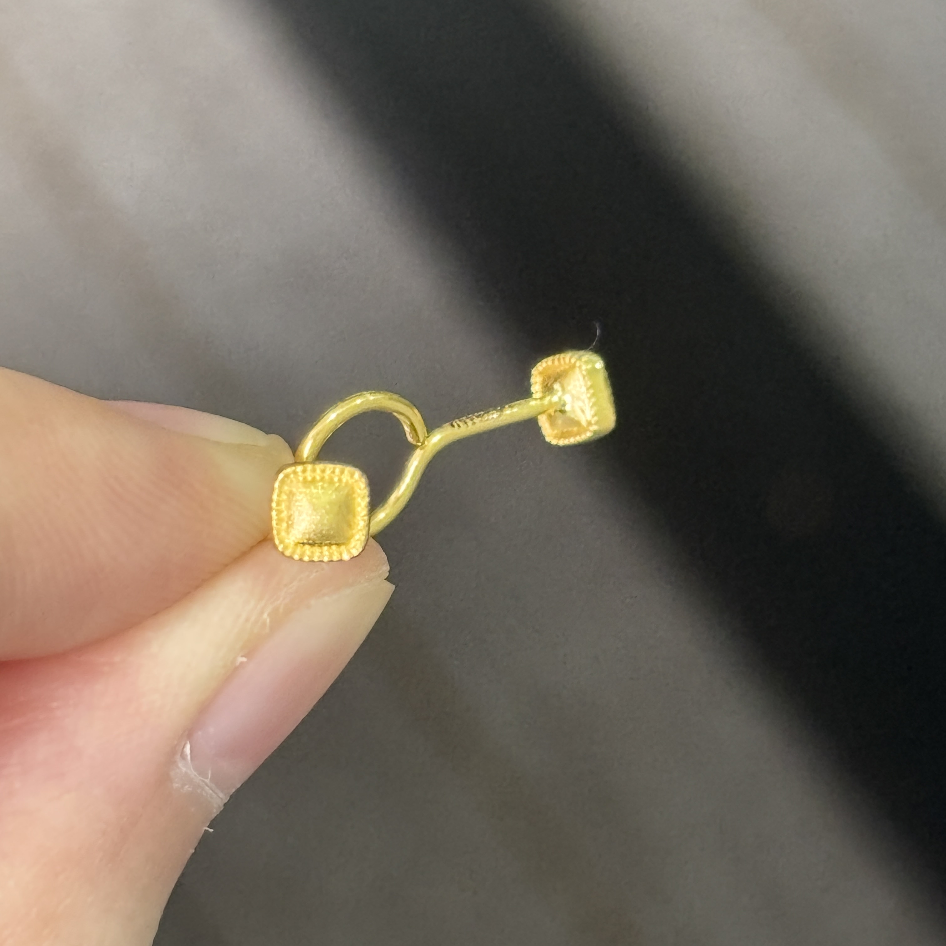 磨砂流金岁月耳钉弯钩足金999