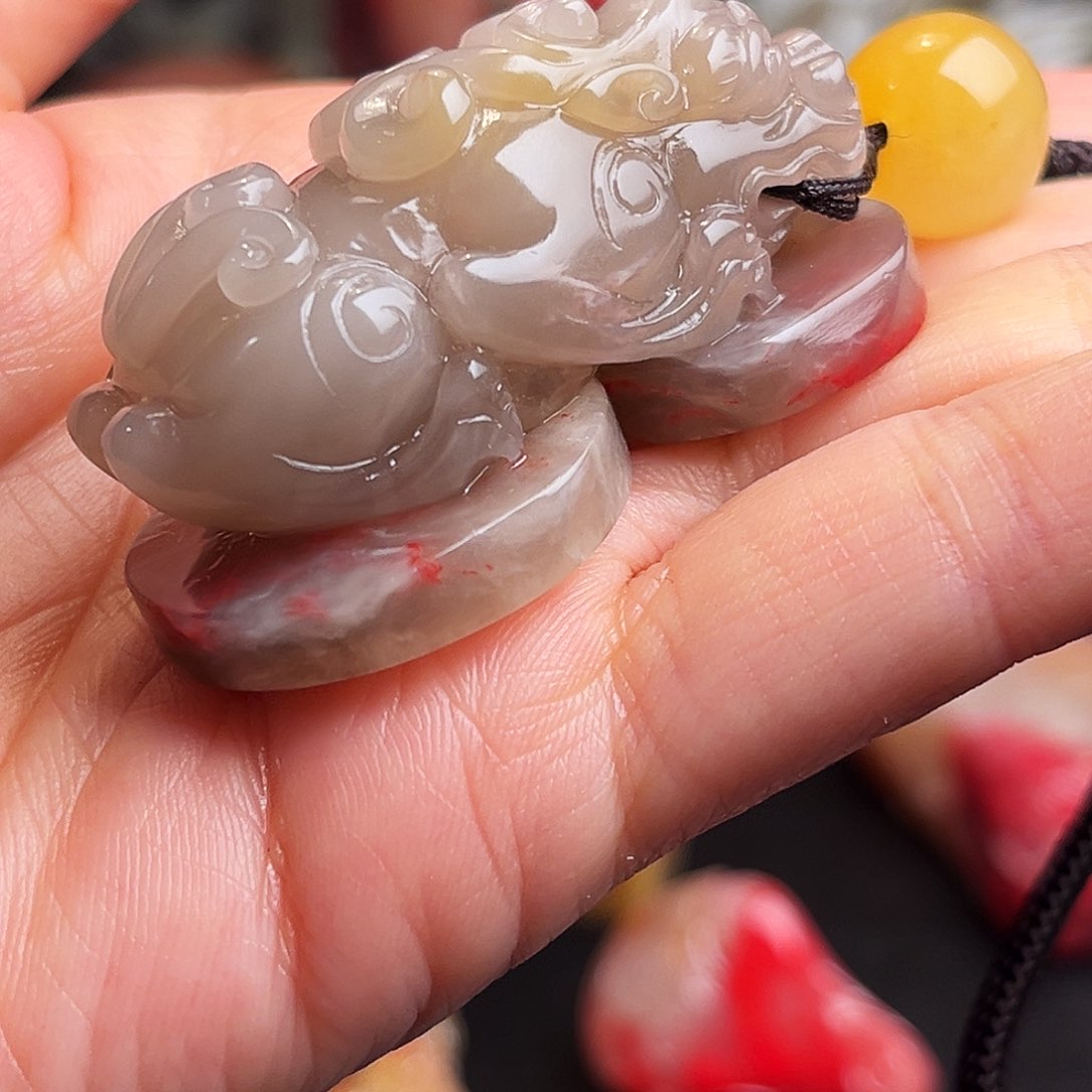 巴林石其他鸡血石貔貅手玩件