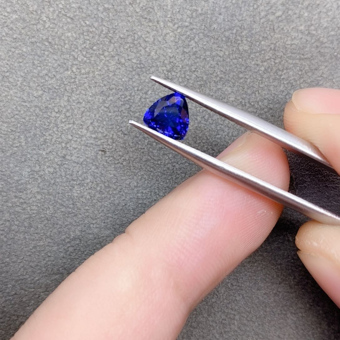 蓝宝石裸石未镶嵌1.35ct色标皇家蓝吉尔德