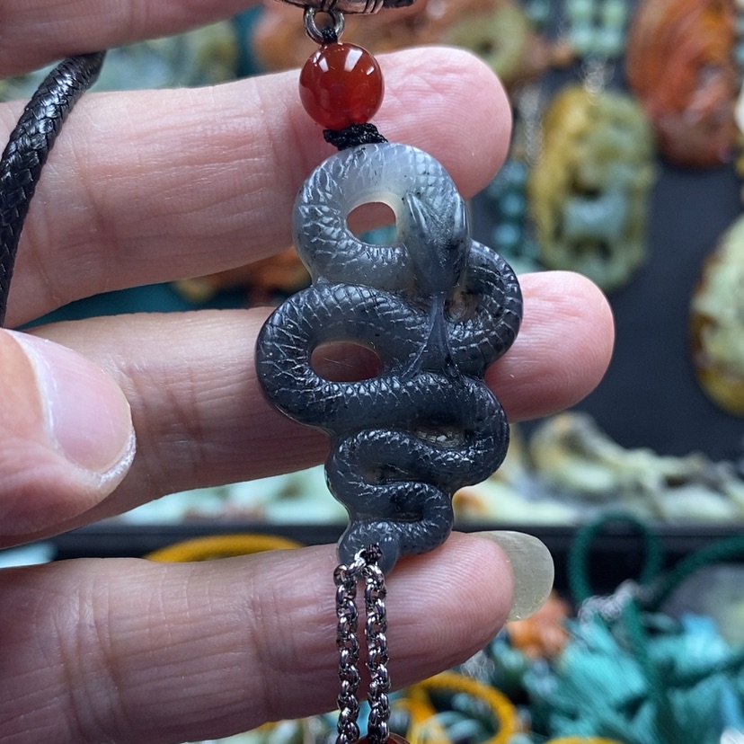 【闪购商品】蛇纹石玉未镶嵌吊坠