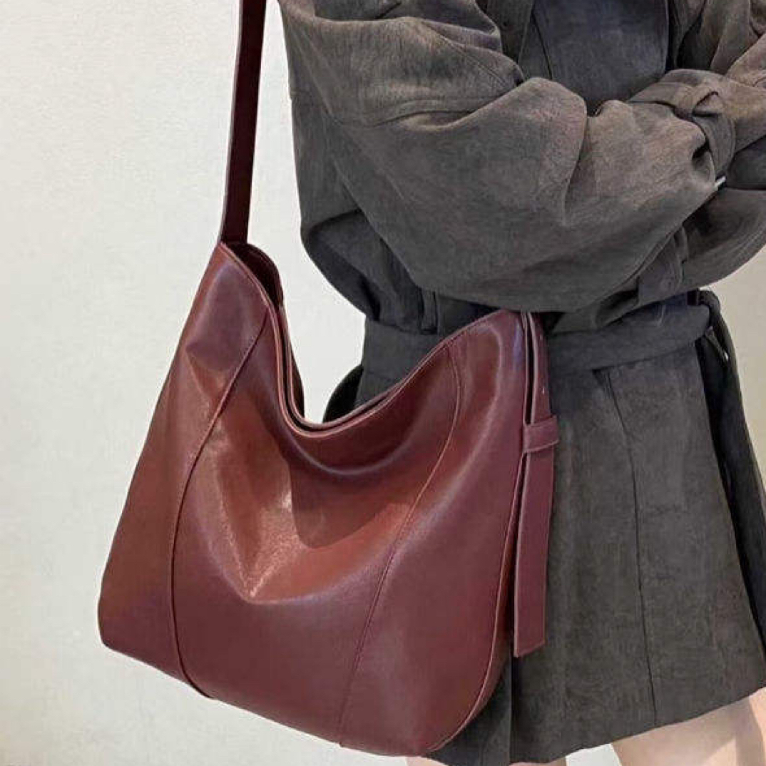 新款简约大容量葡萄红单肩斜挎通勤水桶女包1179