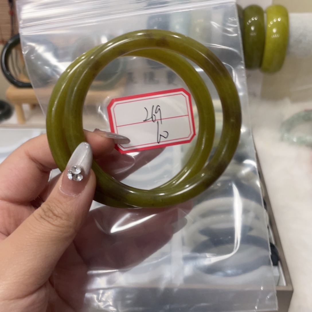 蛇纹石玉手镯未镶嵌