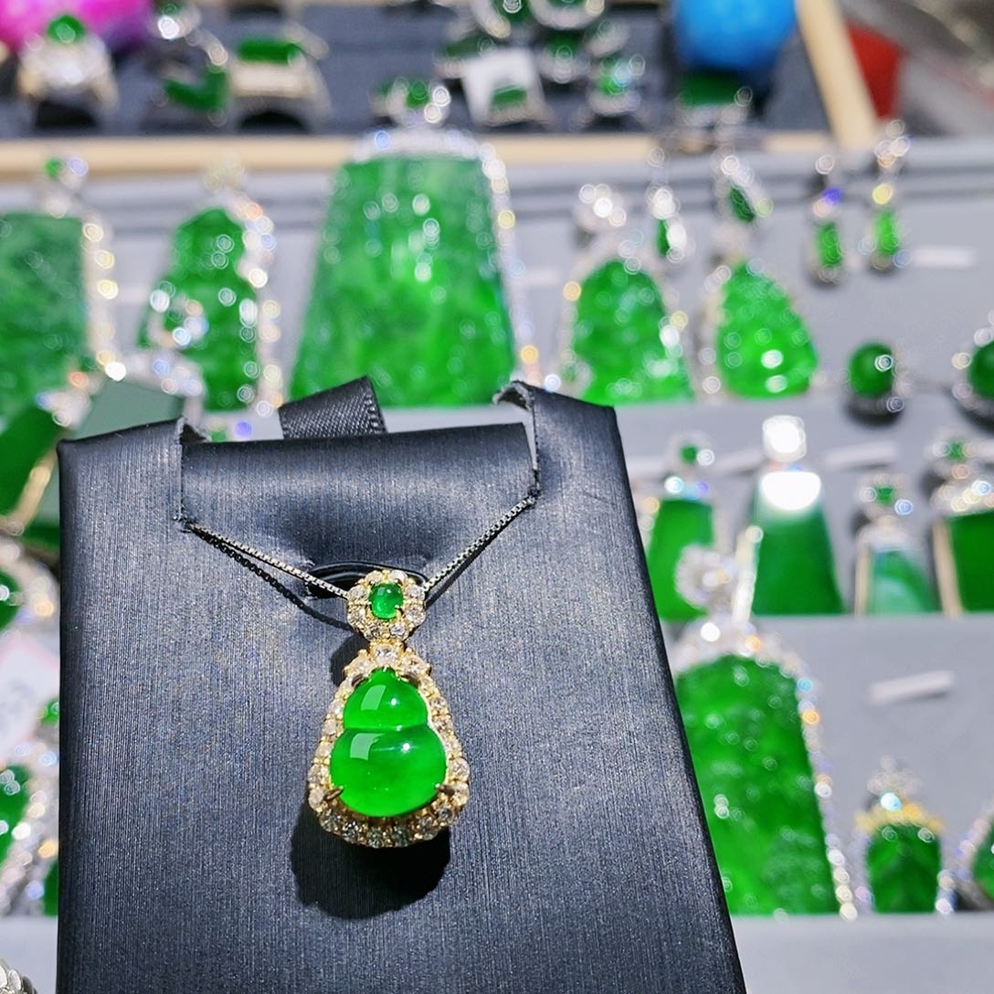 翡翠未镶嵌颈饰深****娘吊坠