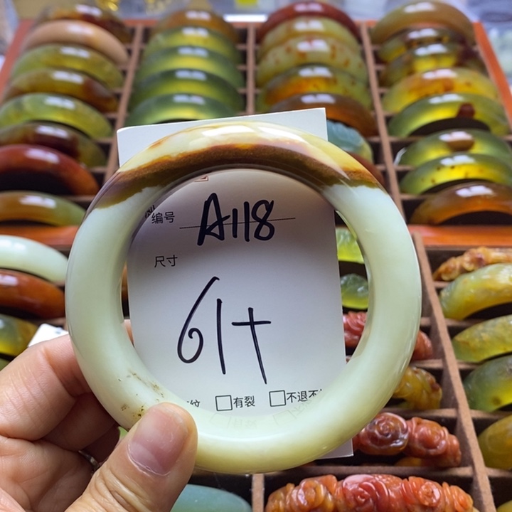 蛇纹石玉手镯未镶嵌