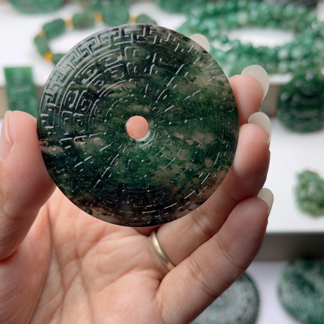 独山玉未镶嵌挂件