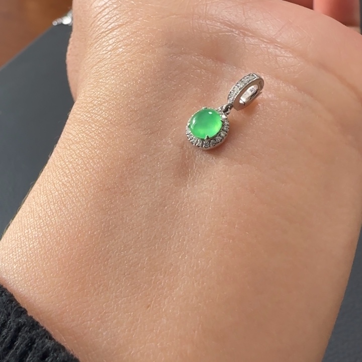 翡翠颈饰18K金镶嵌蛋面L