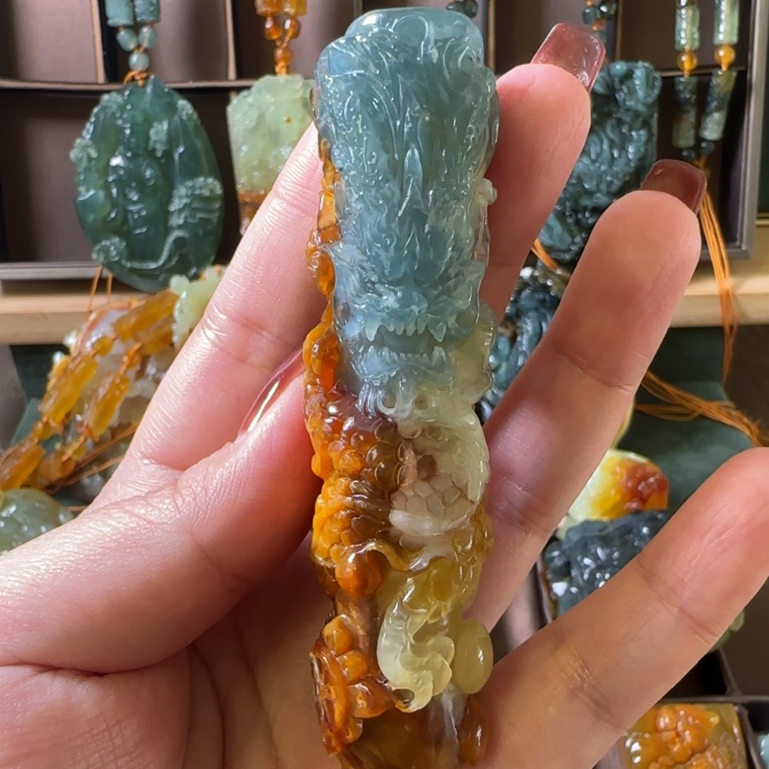 蛇纹石玉颈饰合金小*宝