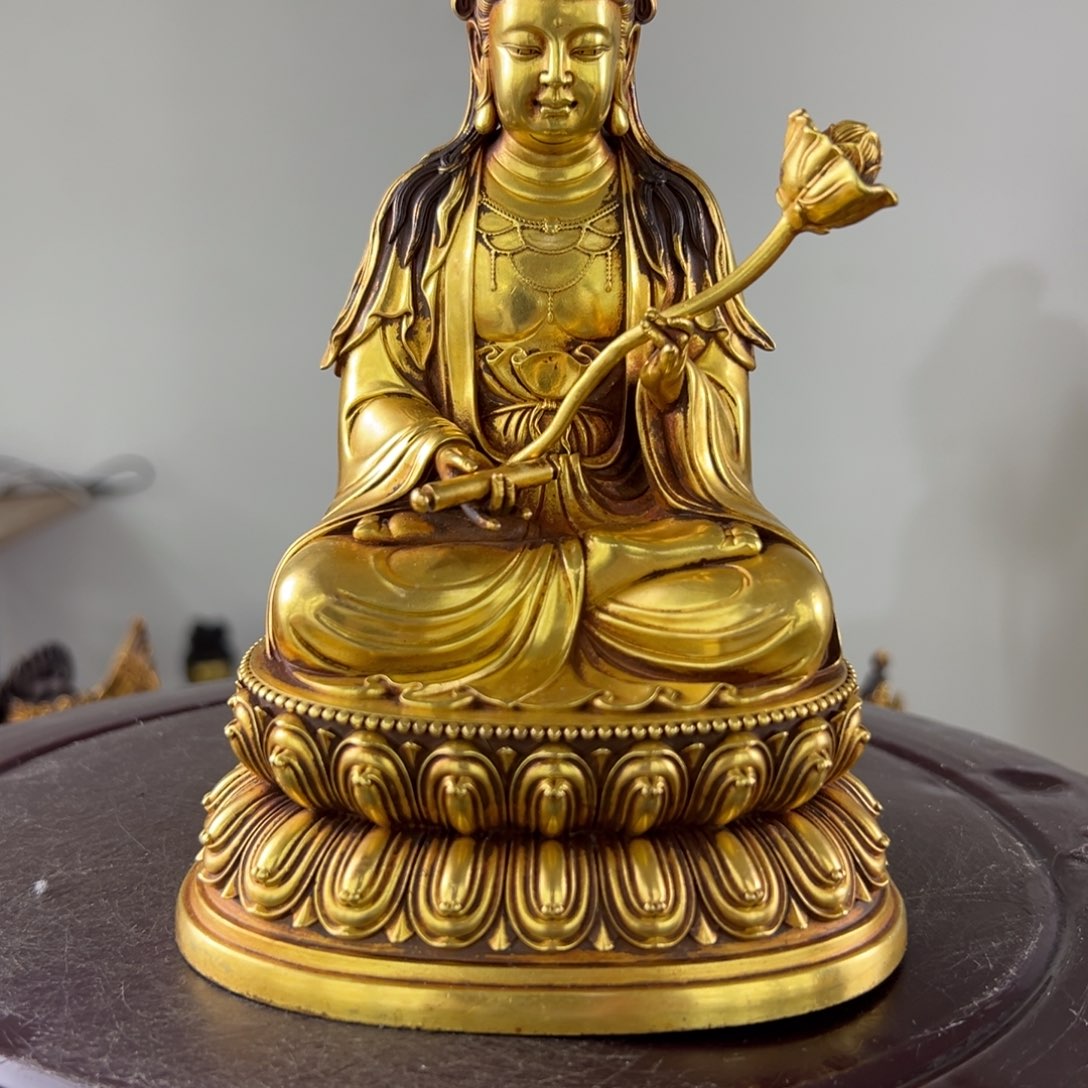 鸿****.佛像的造型和造型都