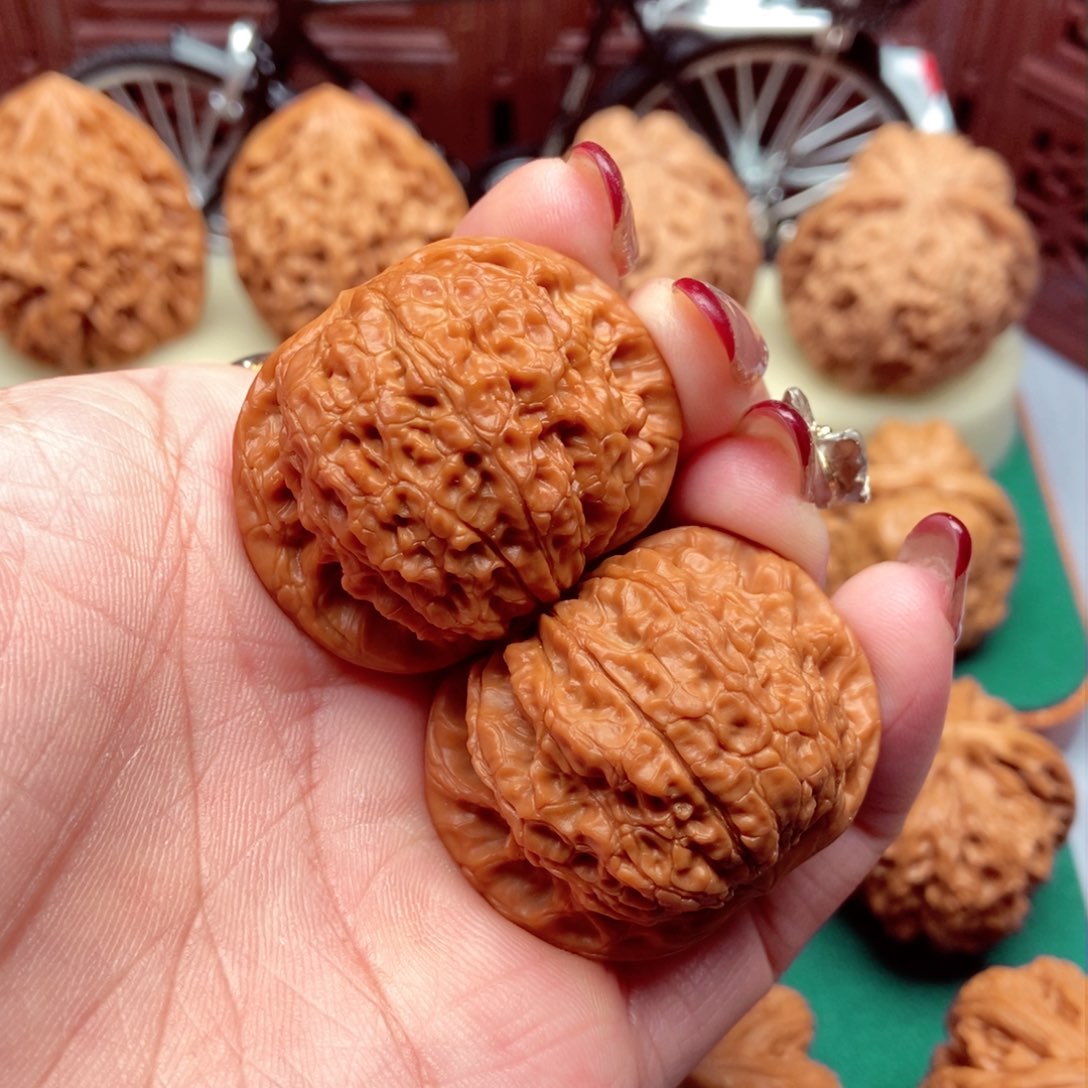 文玩核桃吊坠血麒麟39已打底