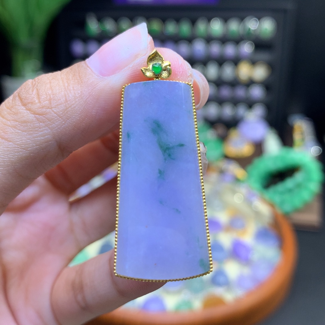 颈饰18K金镶嵌翡翠