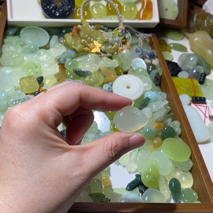 蛇纹石玉合金颈饰