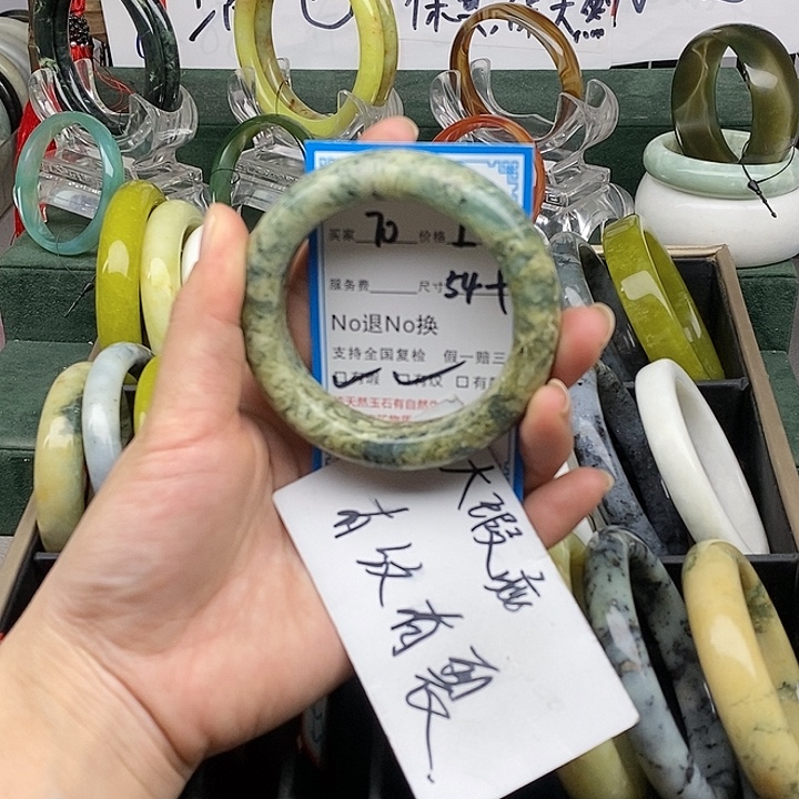 蛇纹石玉未镶嵌手镯