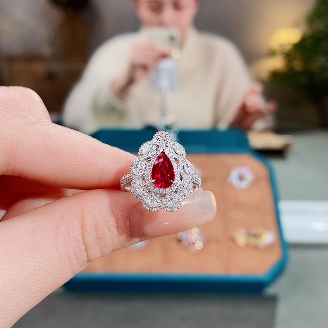 红宝石戒指18K金镶嵌1.02ct无烧鸽血红吉尔德