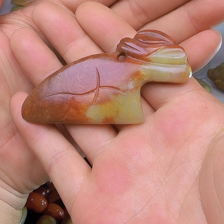 和田玉未镶嵌颈饰奕*