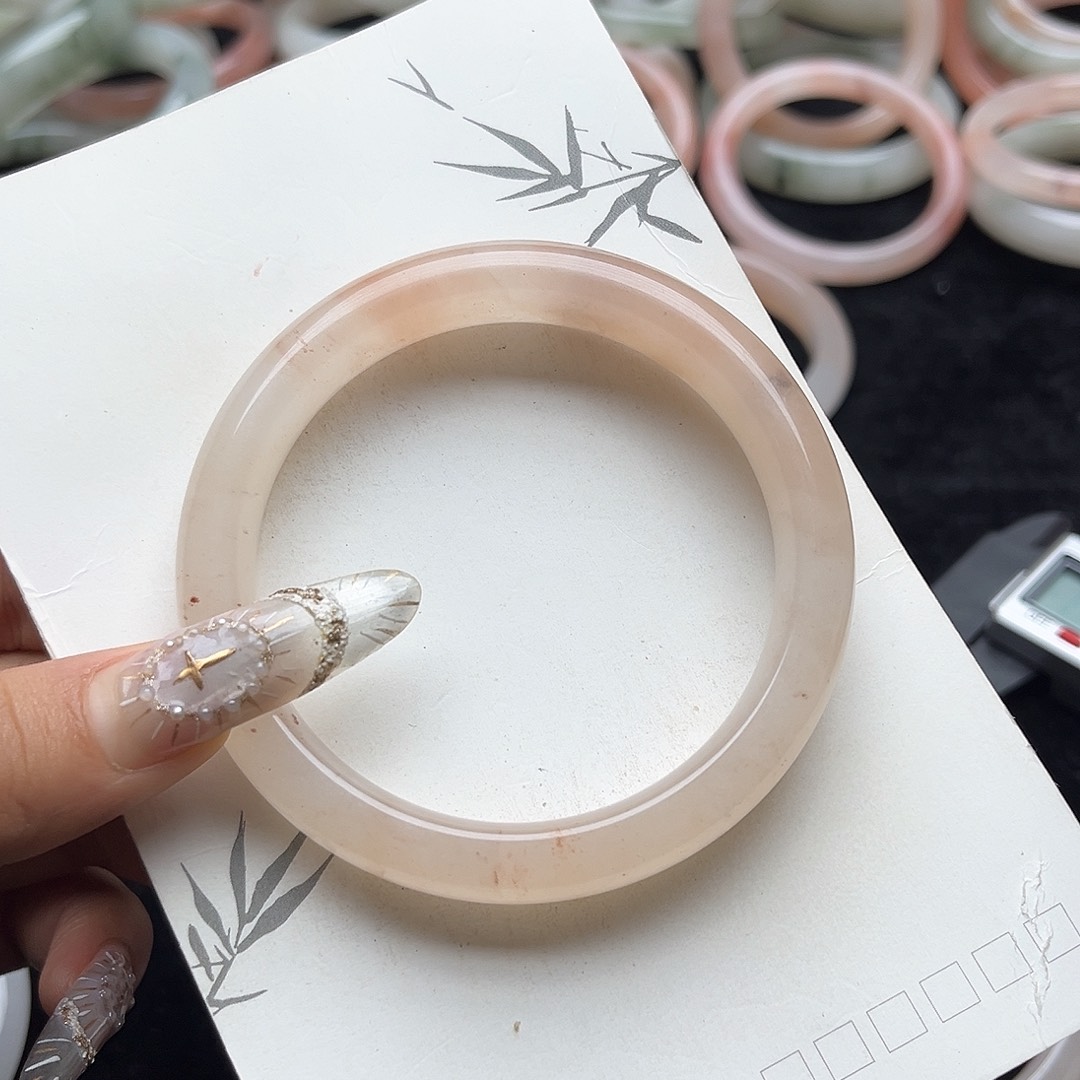 未镶嵌手镯石英质玉h24