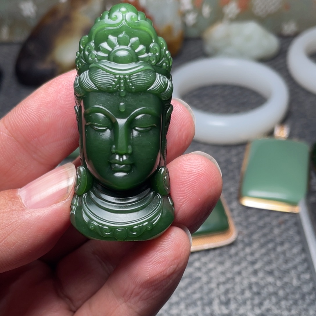 萬***遂和田玉未镶嵌颈饰