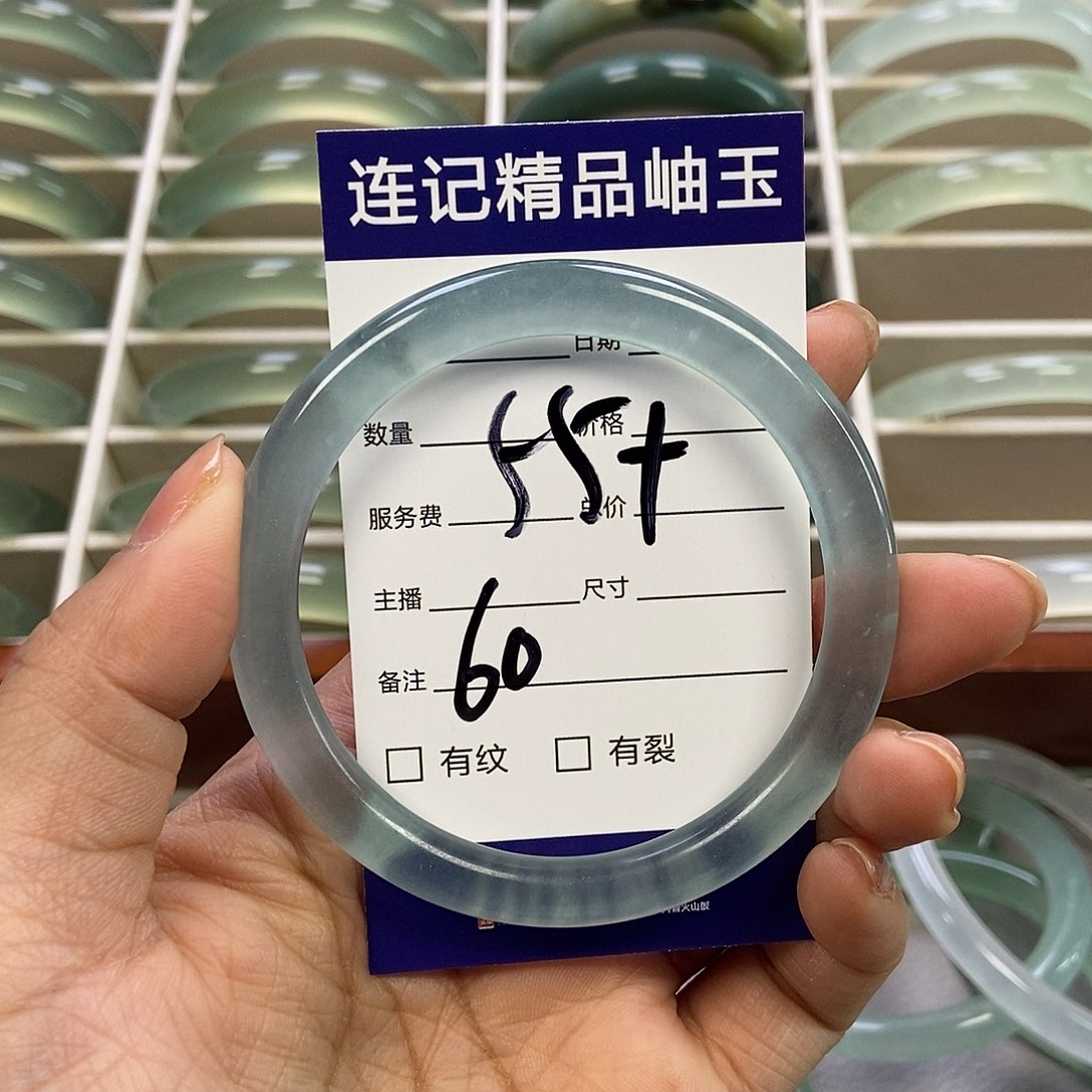 蛇纹石玉手镯未镶嵌小***榴