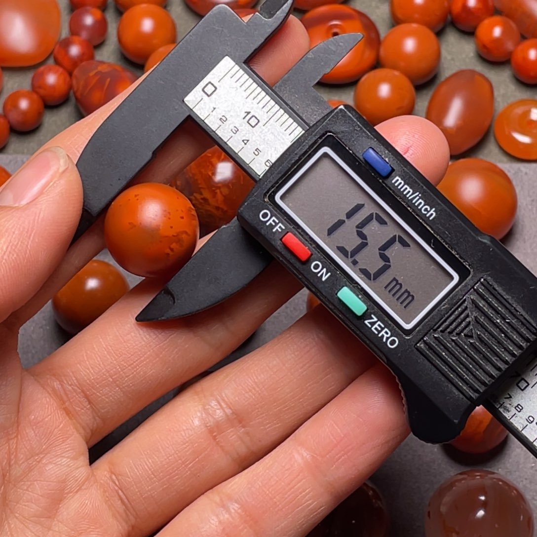 老***饭南红玛瑙未镶嵌南红天然原矿南红珠子15.5毫米