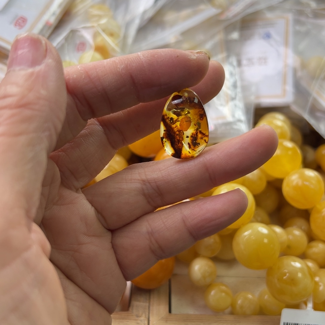 琥珀珠宝奇石未镶嵌