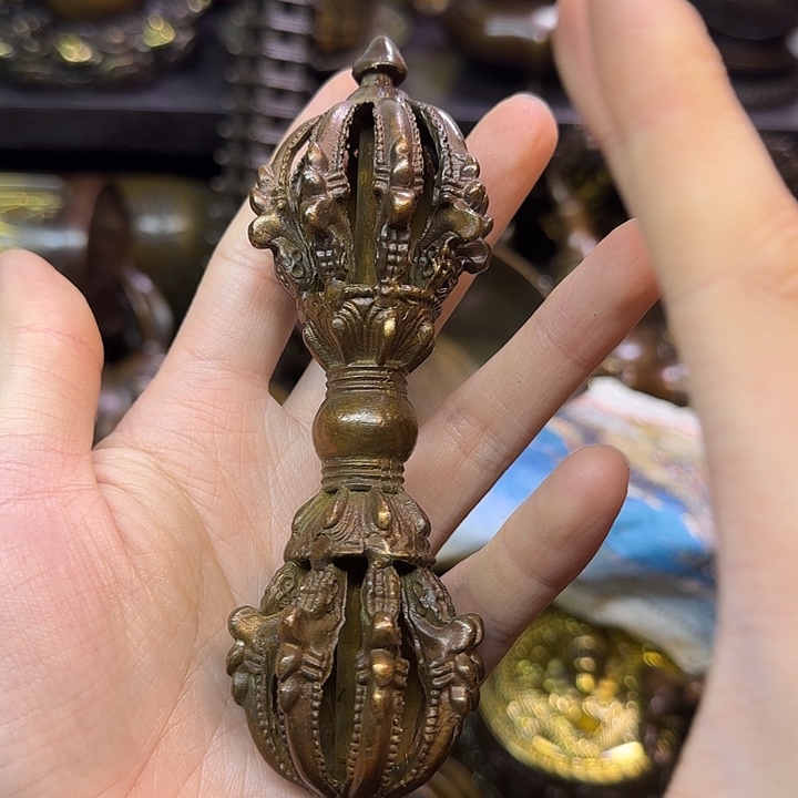 全是铜器工艺摆件