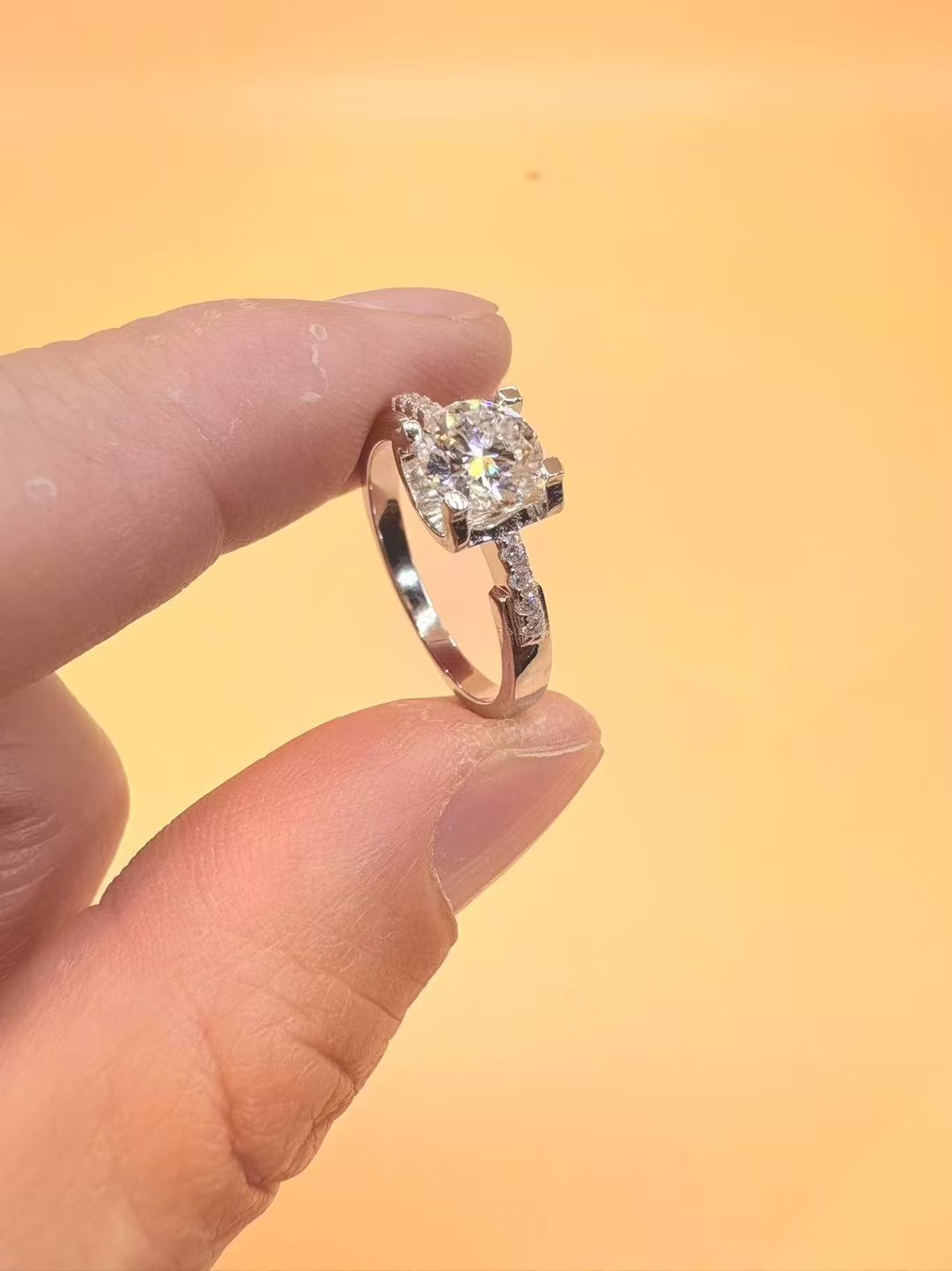 925银莫桑石戒指 小蛮腰牛头款女戒手工轻奢银戒结婚莫桑戒时尚