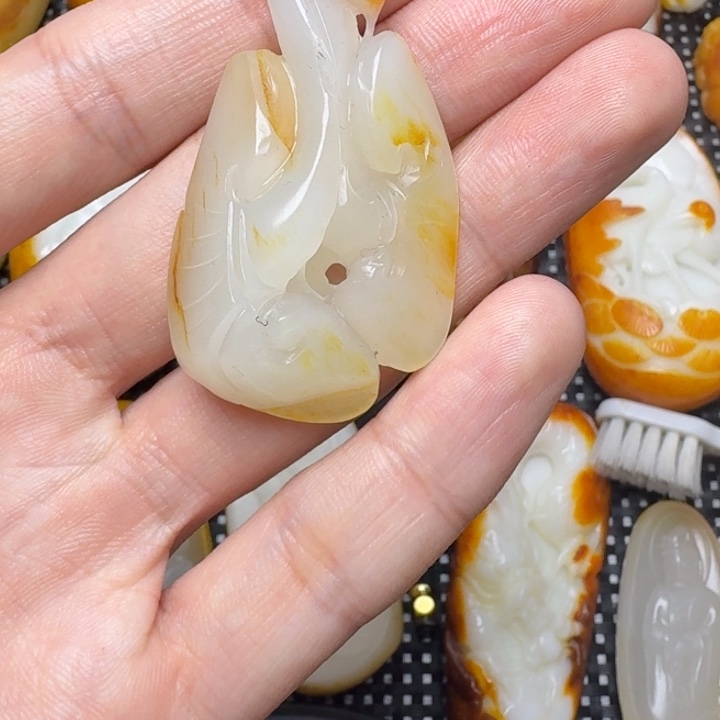 和田玉颈饰未镶嵌