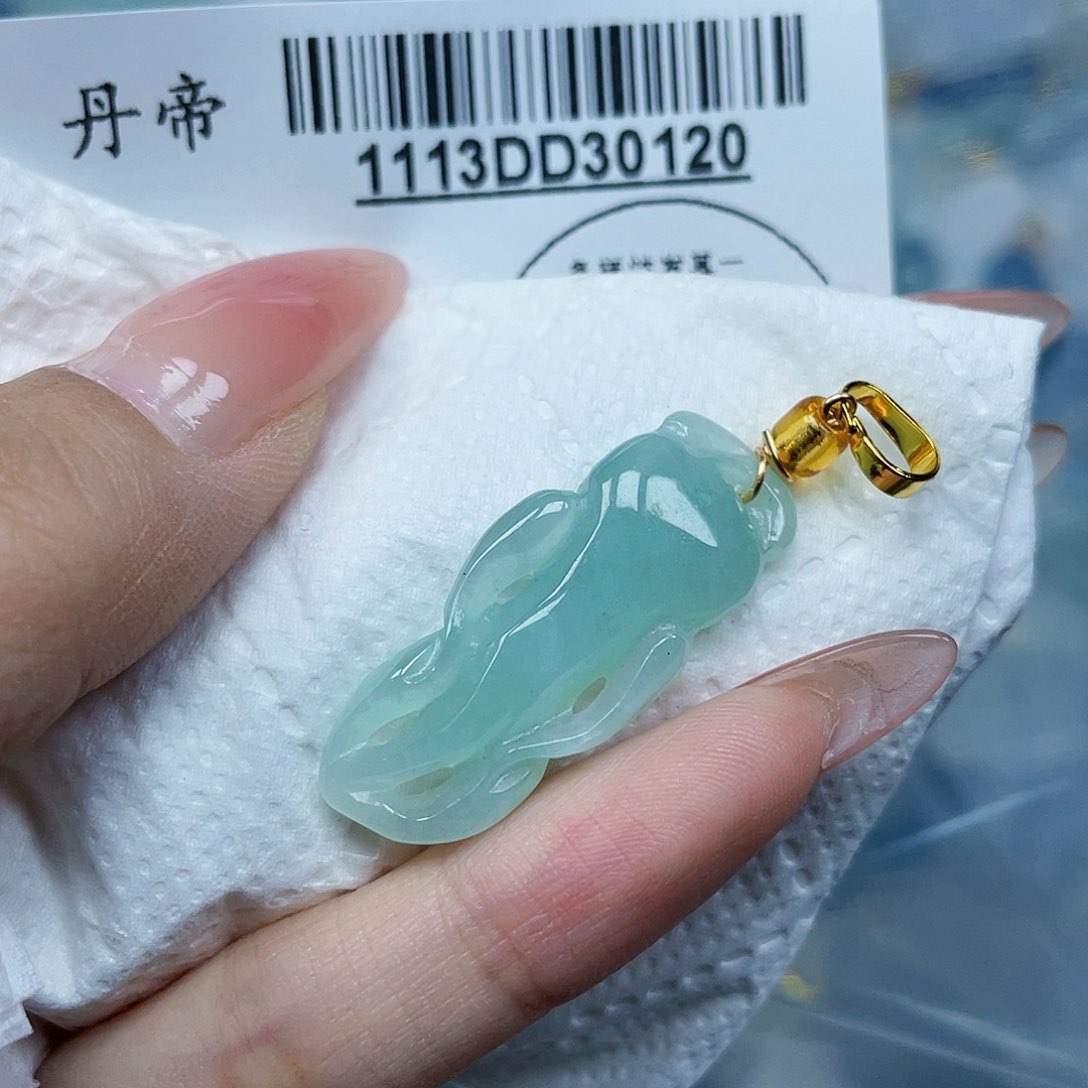 吊坠(不含链)未镶嵌翡翠