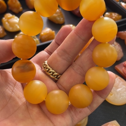 【闪购商品】石英质玉（黄龙玉）颈饰未镶嵌