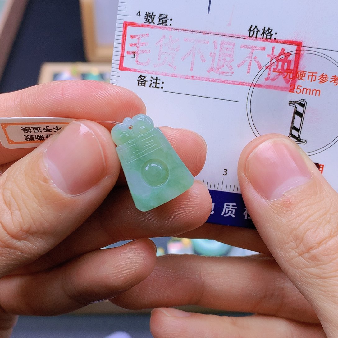 翡翠未镶嵌颈饰翡翠