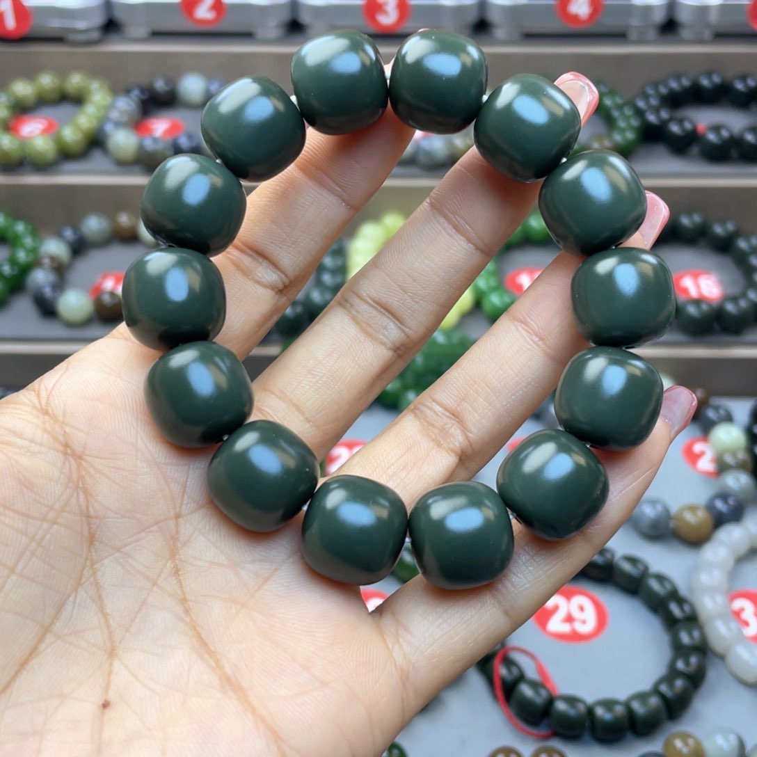 和田玉手链未镶嵌青*案