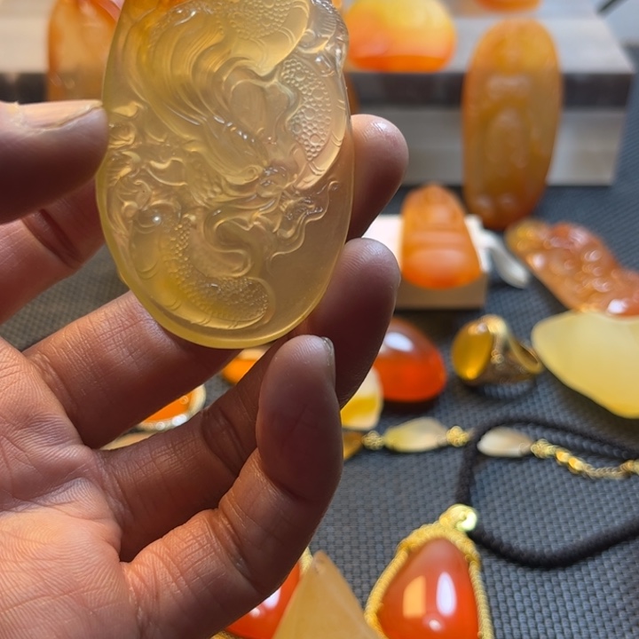 石英质玉颈饰未镶嵌花*