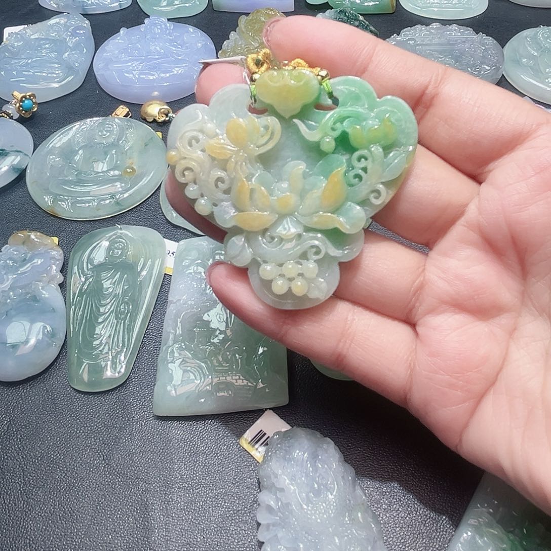 翡翠未镶嵌颈饰吊坠